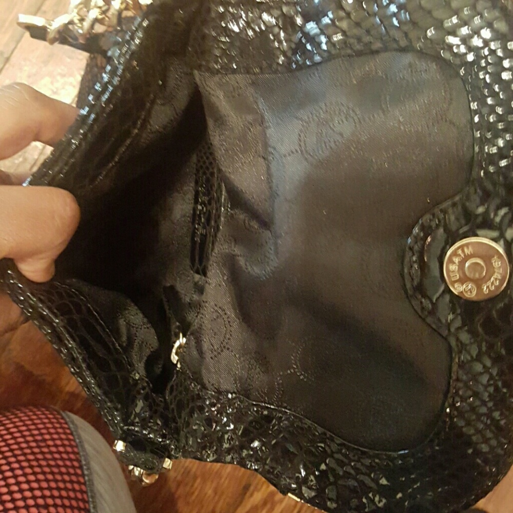 Authentic micheal kors crossbody body - Picture 3 of 3