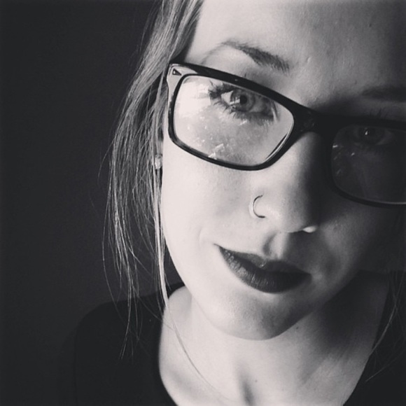 Meet your posher, Zoë Woodward! - Picture 1 of 1