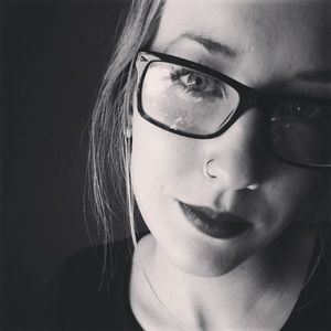 Meet your posher, Zoë Woodward!