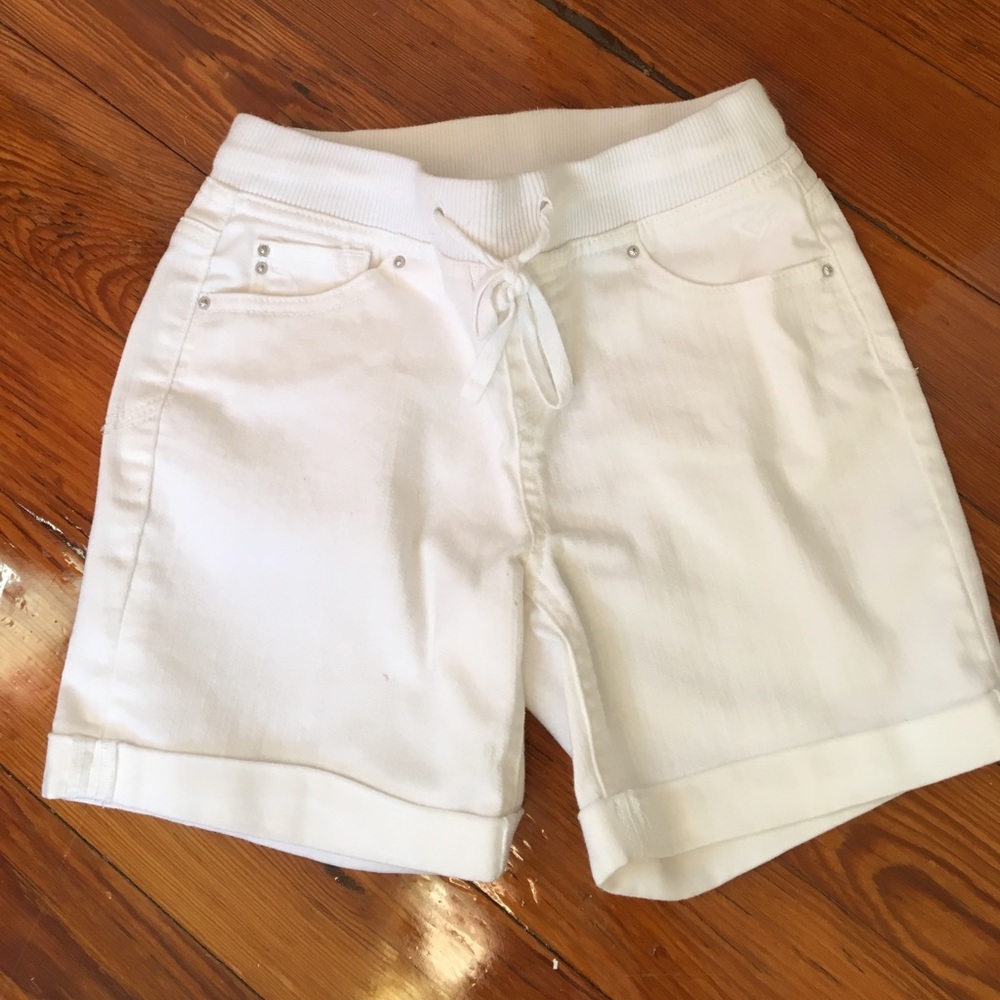 White justice size 10 shorts