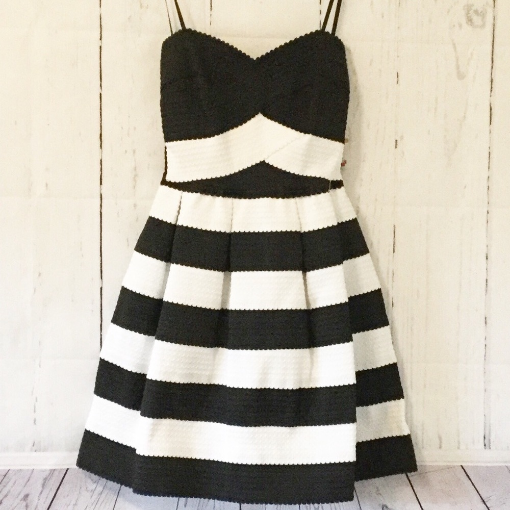 B. Darlin Stripe Textured Dress - Picture 2 of 6