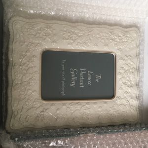 Lenox porcelain 4x6 picture frame