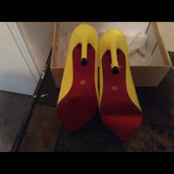 Heels - Picture 2 of 2