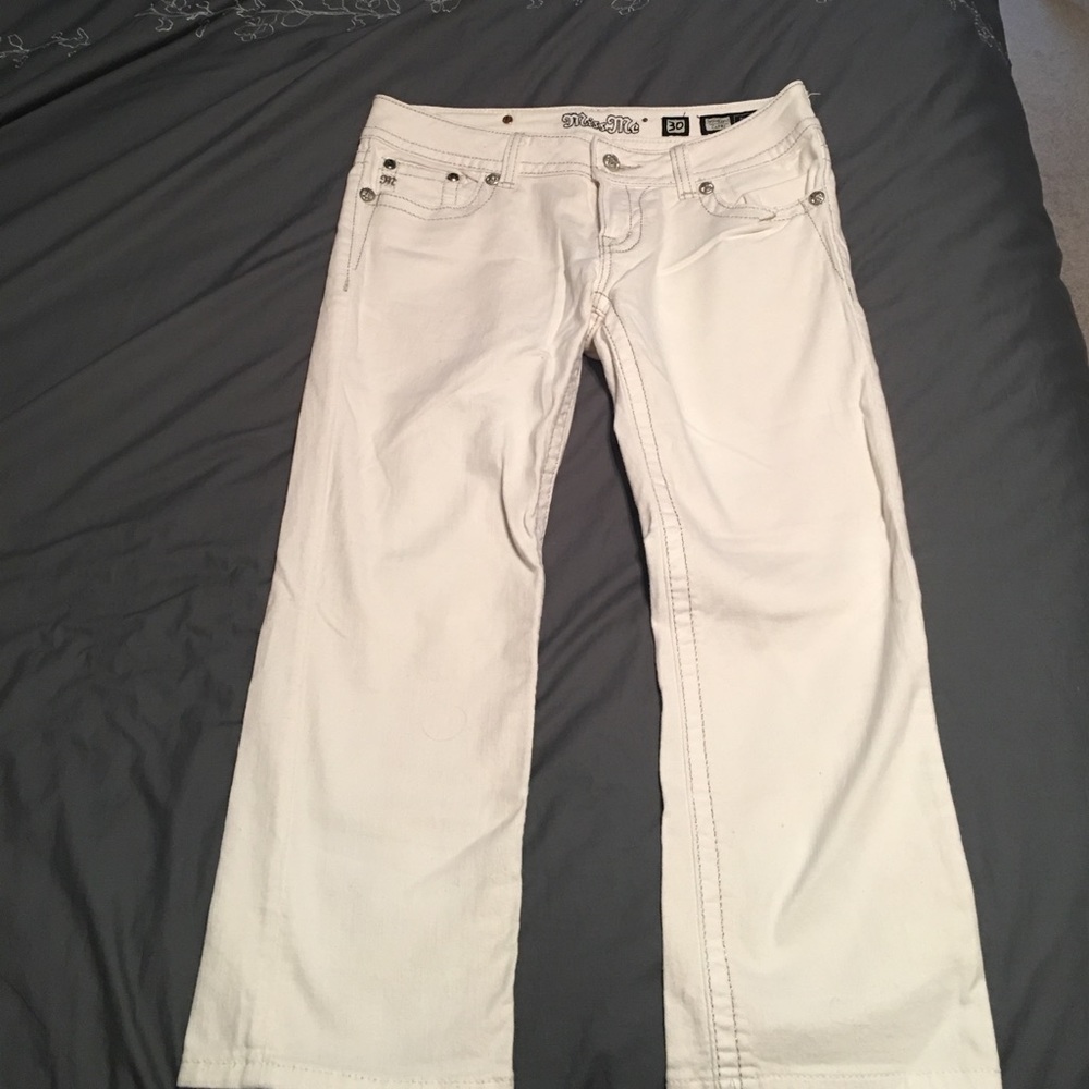 White Miss Me Capris