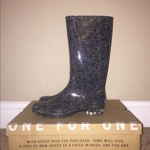 Toms rain boots. Size 9.
