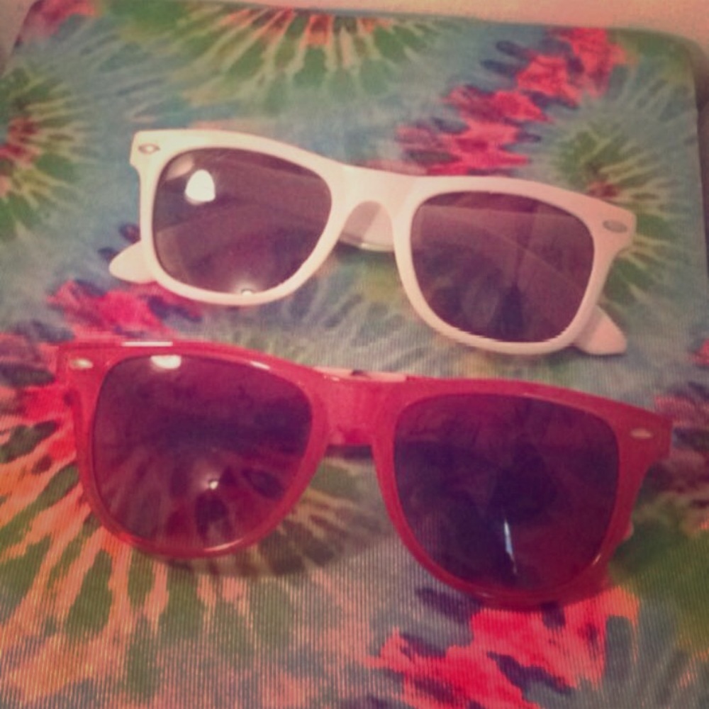 2 fashion sun glasses