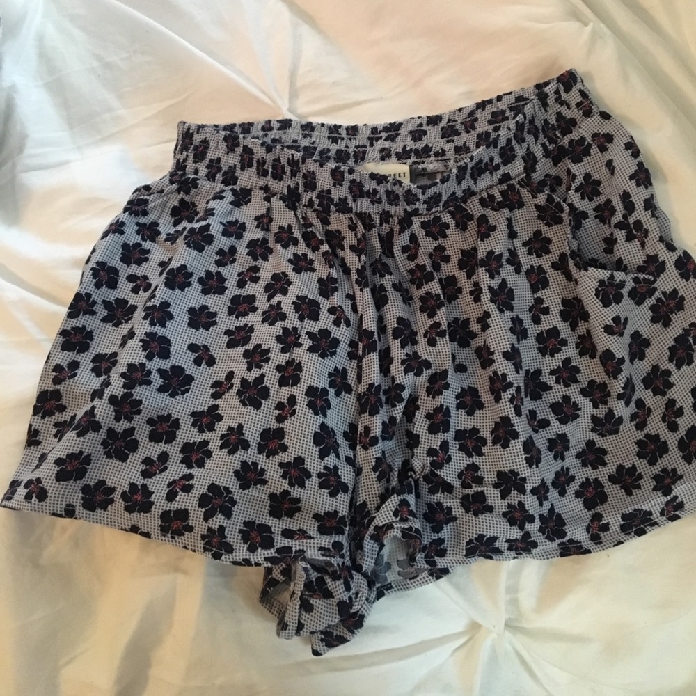 Floral Shorts SIZE S
