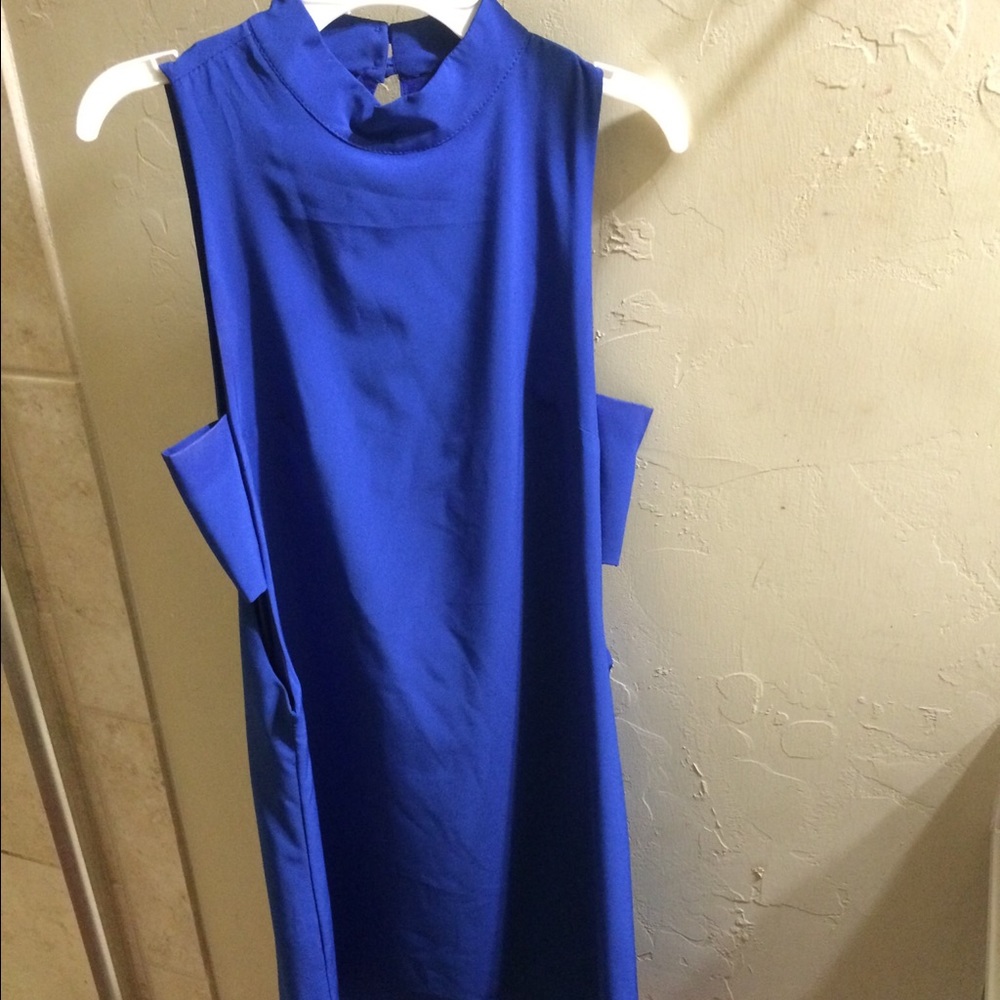 High neck side cut out dress