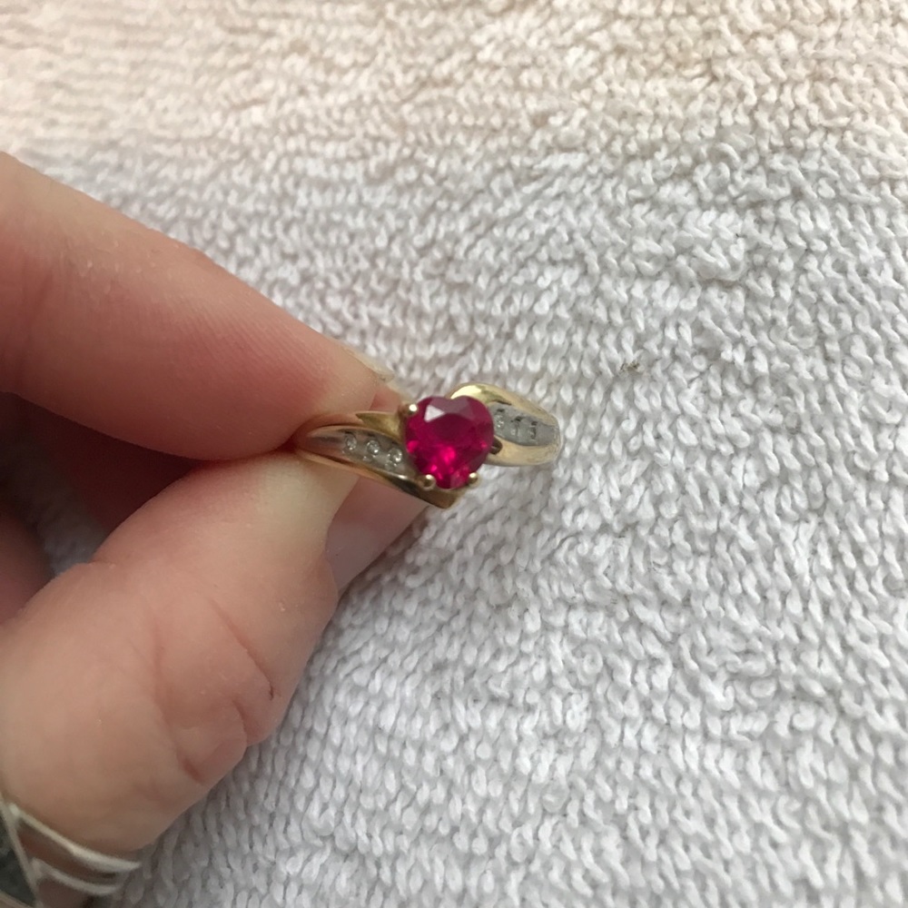 Gold ruby garnet 10 k ring heart diamond