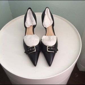 Beautiful Ann Taylor buckle kitten heel pumps
