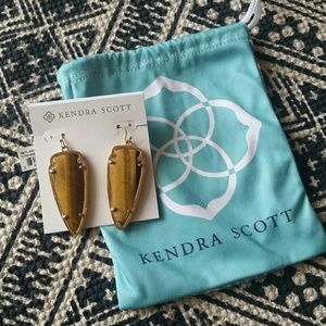 Never worn Kendra Scott earings