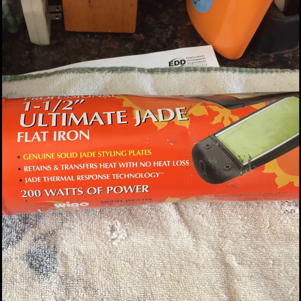 Jade wifi flat iron brand new