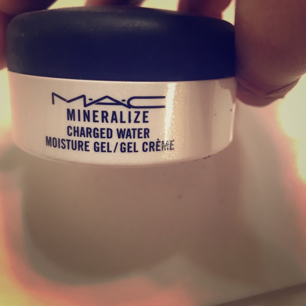 Mac mineralized charge water gel