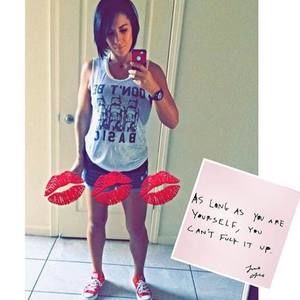 Meet your Posher, Monique