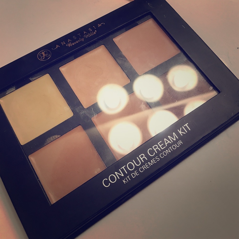 Contour Anastasia