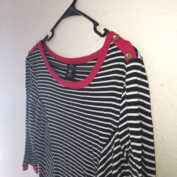 Top - Picture 2 of 2