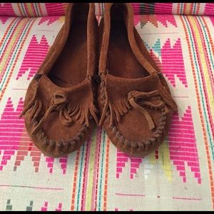 Minnetonka leather slip on moccasins