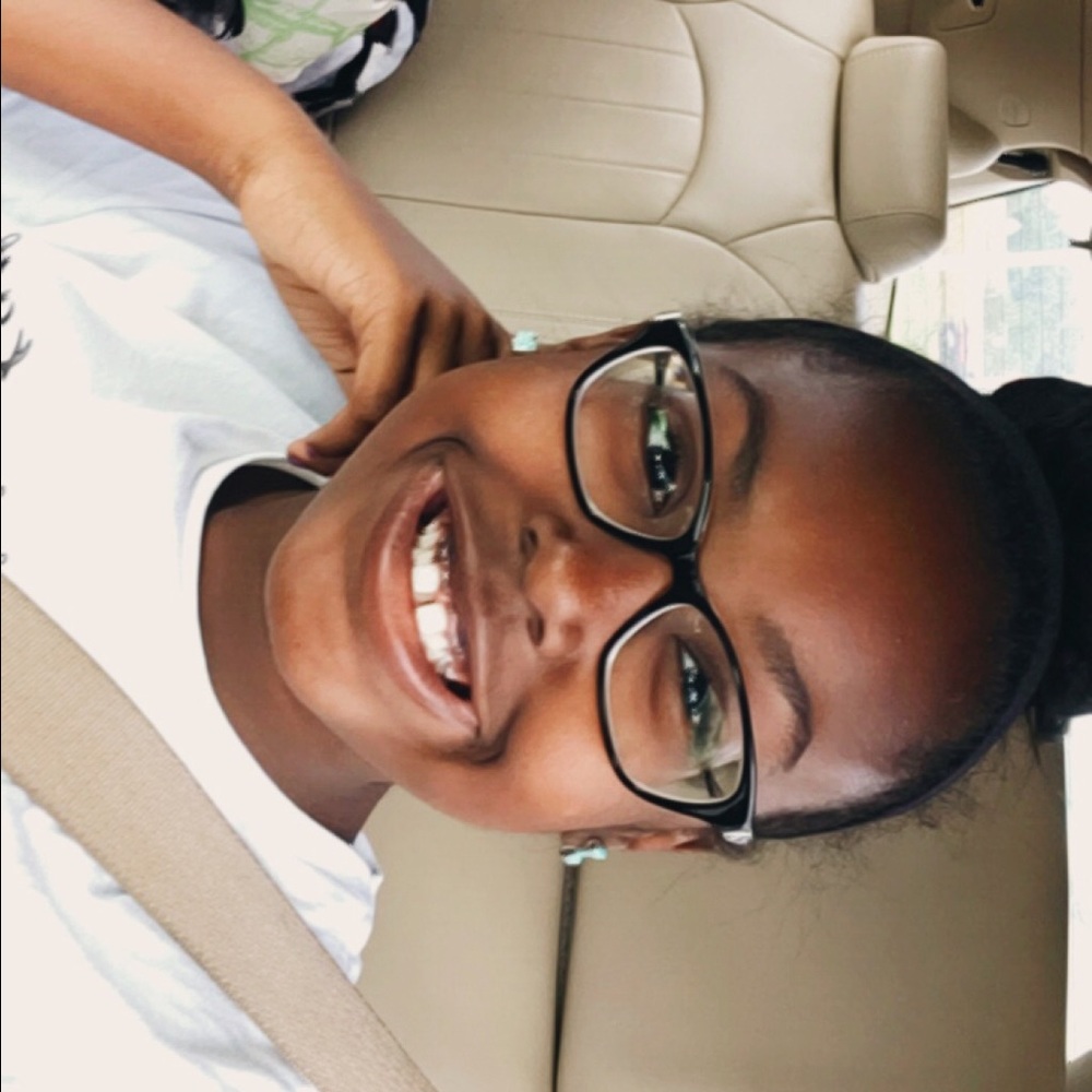 Meet your Posher, Nia