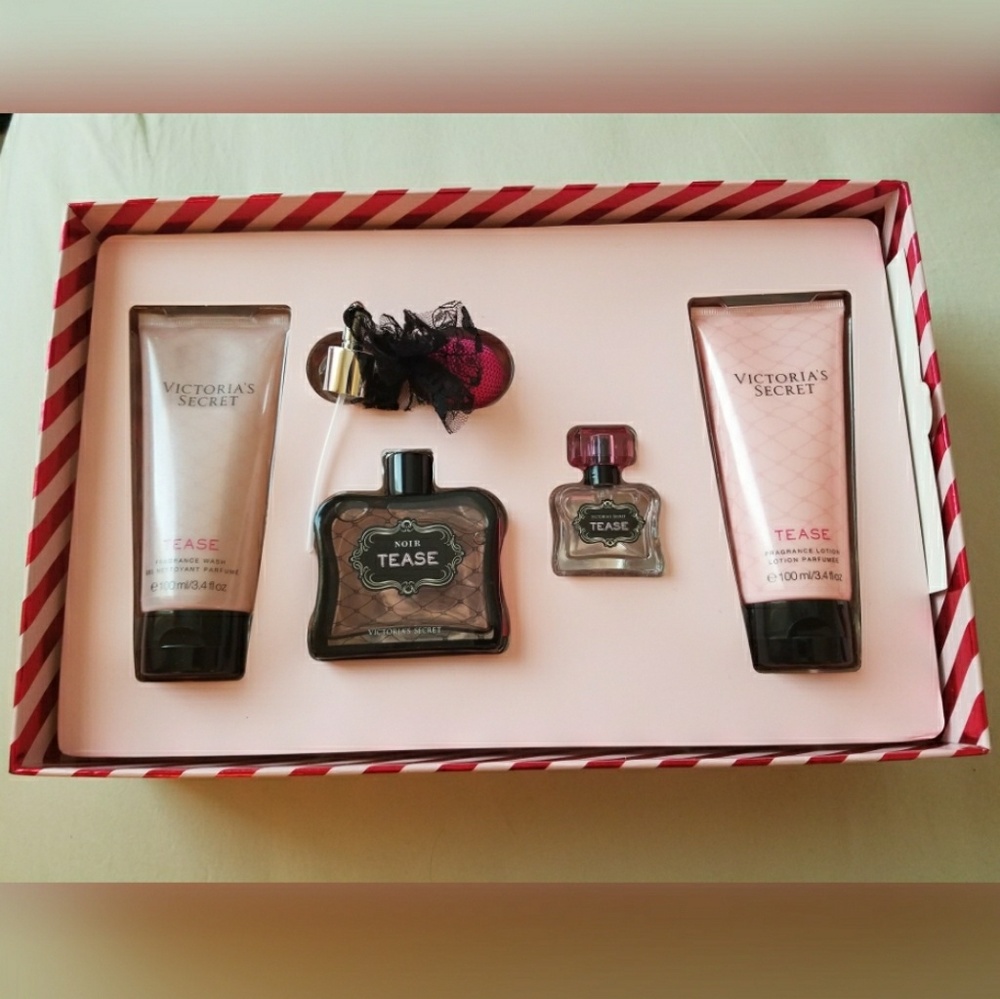 NWT Noir Tease holiday set