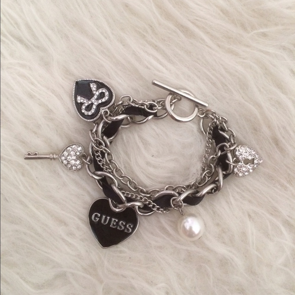 Guess Charm Bracelet 💚