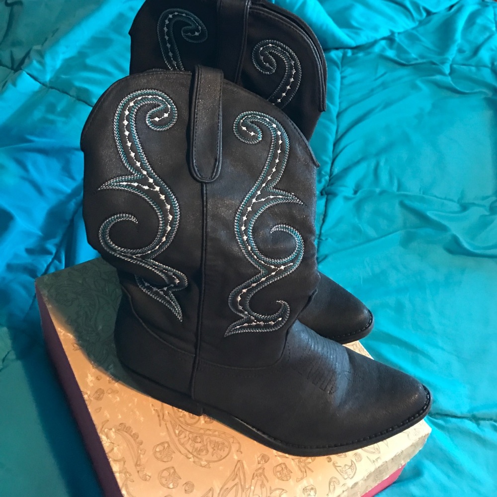 Black cowboy boots