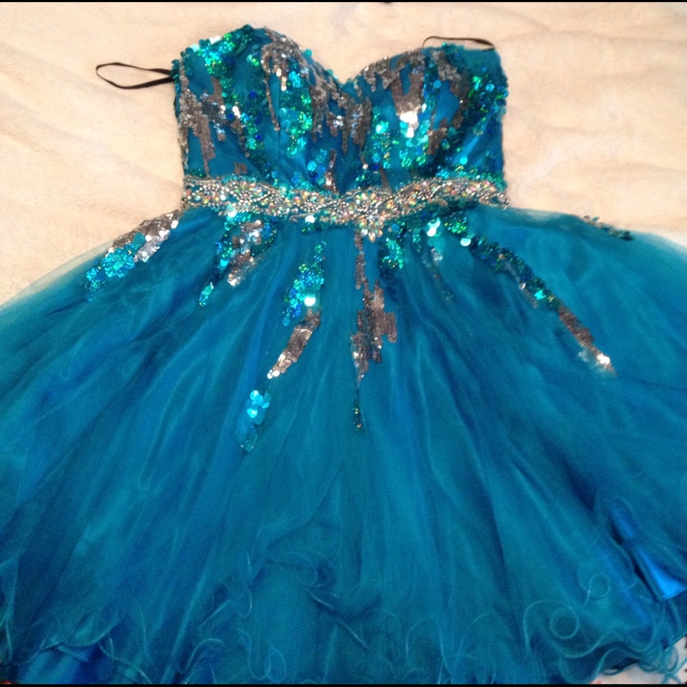 ALYCE Paris homecoming dress size 8