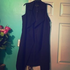 Sleeveless trench