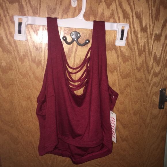 Red crop top - Picture 2 of 3