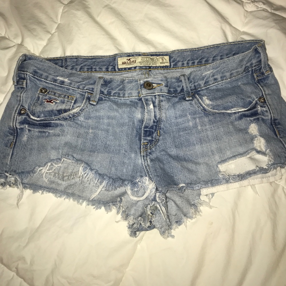 HOLLISTER distressed cut off shorts