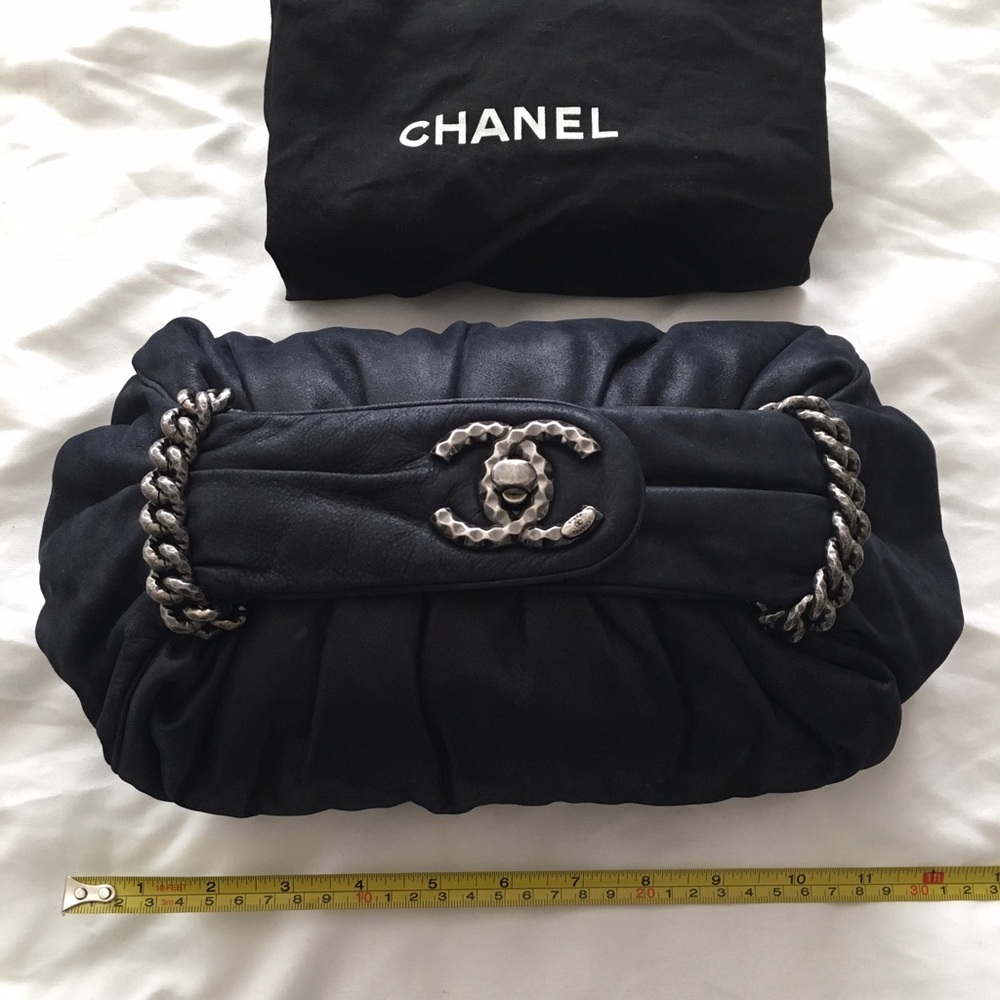 🚫SOLD🚫 AUTHENTIC Beautiful Chanel clutch (rare) - Picture 1 of 8