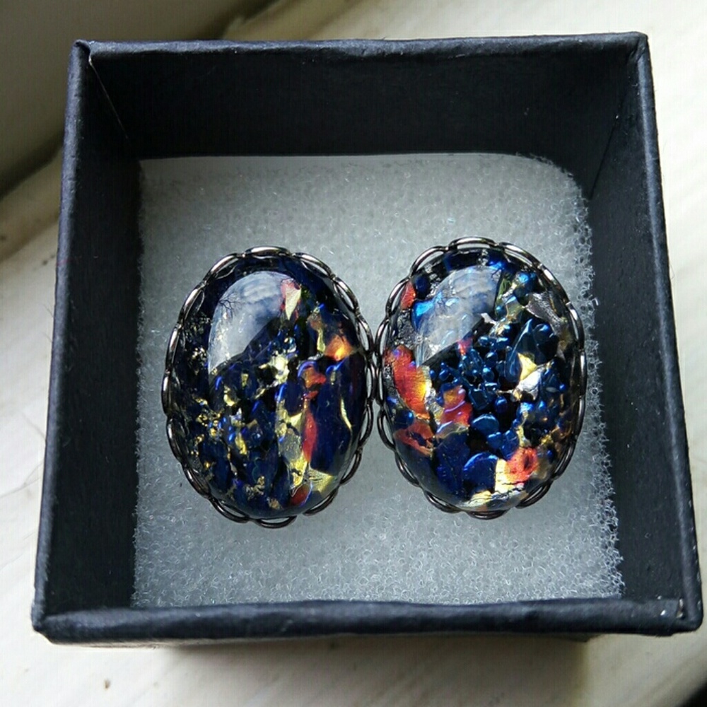Vintage!!! Gorgeous clip on earrings!