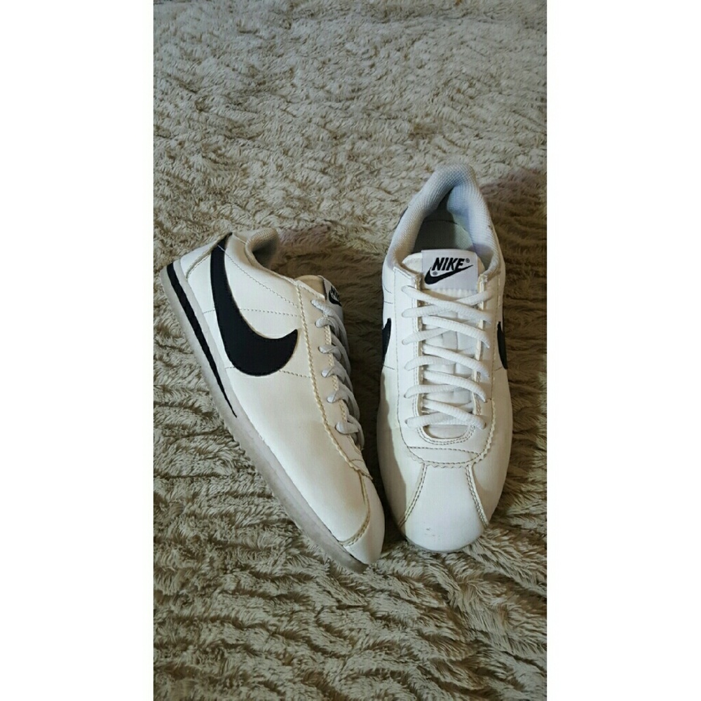 White Nike (Cortez)