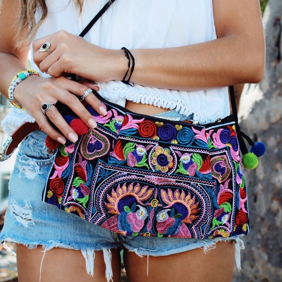 •Sumpango Embroidered Crossbody Clutch• - Picture 2 of 8