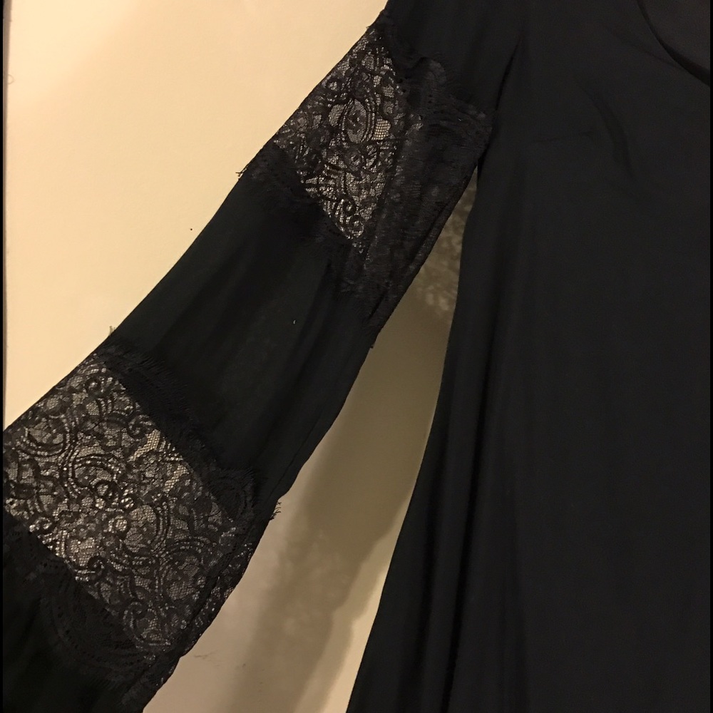 🔵TOBI Black Lace Bell Sleeve Dress🔵