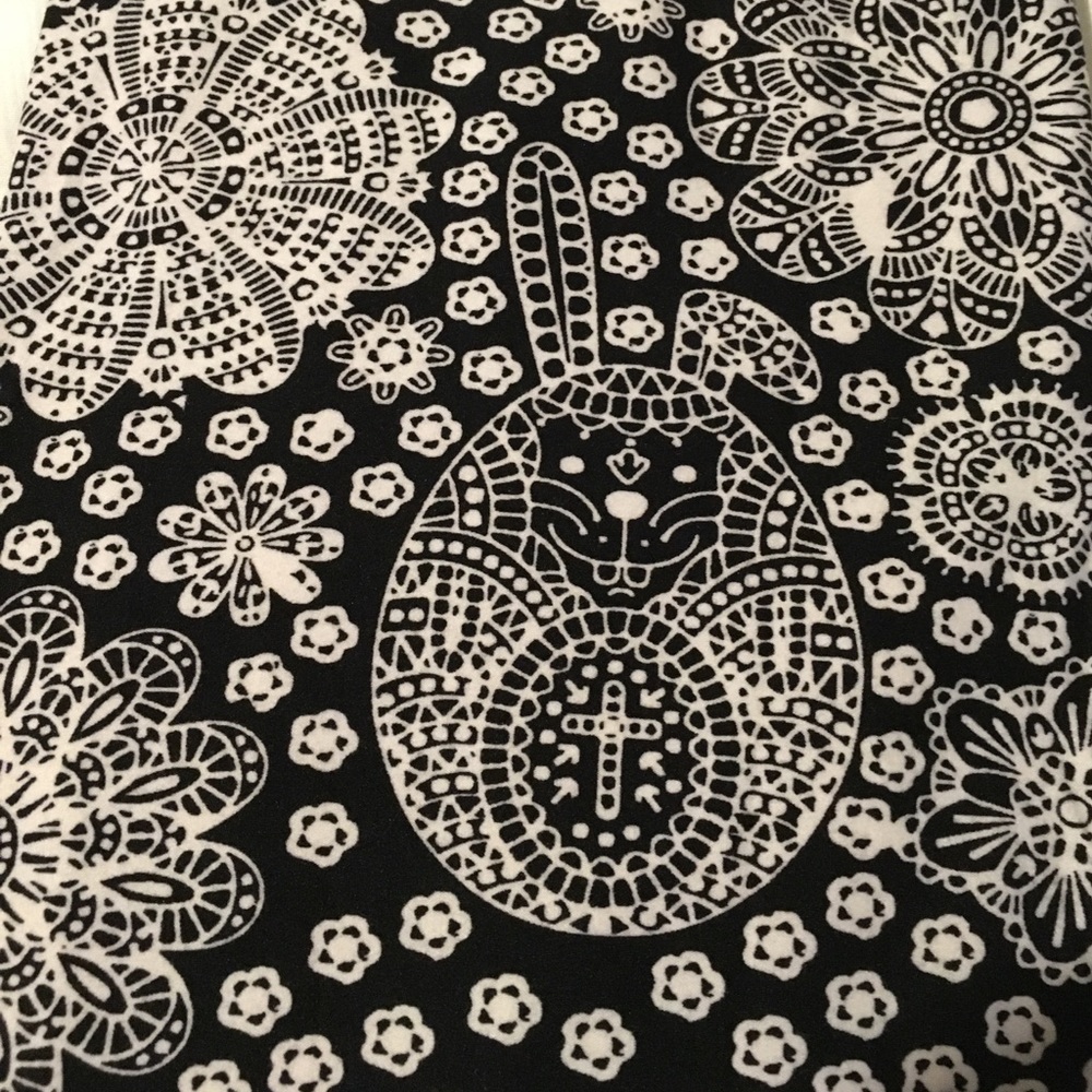 🦄GORGEOUS black & white bunny OS LuLaRoe legging