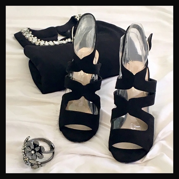 Host Pick5/24 New Black Suede Heels - Picture 3 of 5