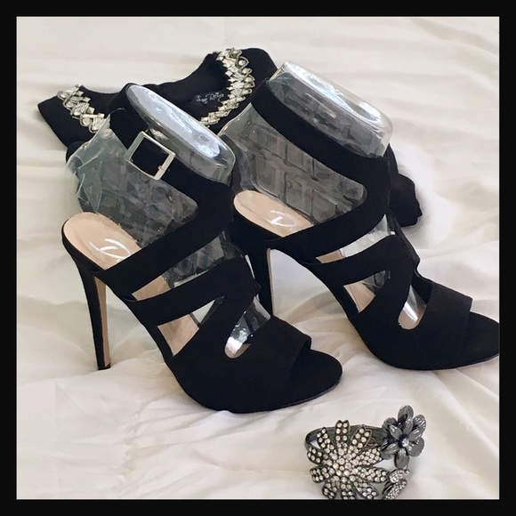 Host Pick5/24 New Black Suede Heels - Picture 2 of 5