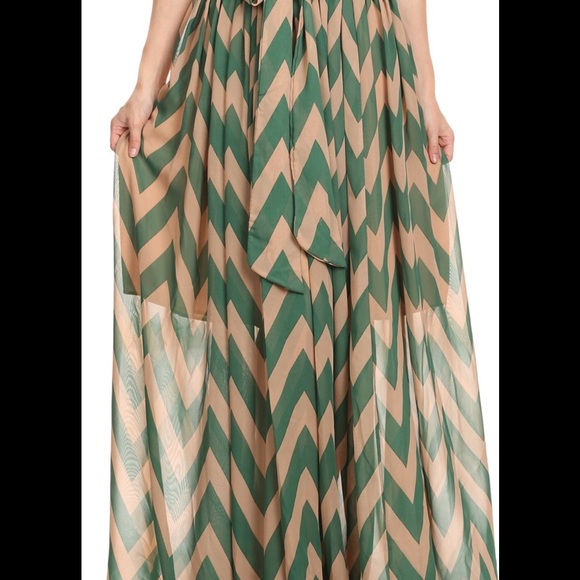 Chevron Print skirt with sheer lining. - Picture 3 of 4