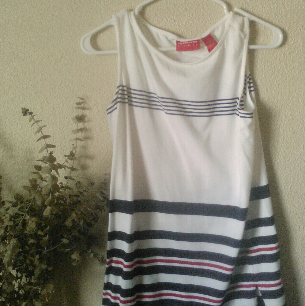 Liz claiborne sleeveless tunic