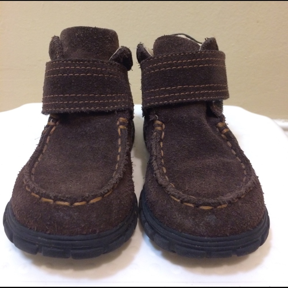 Umi brown suede boots.