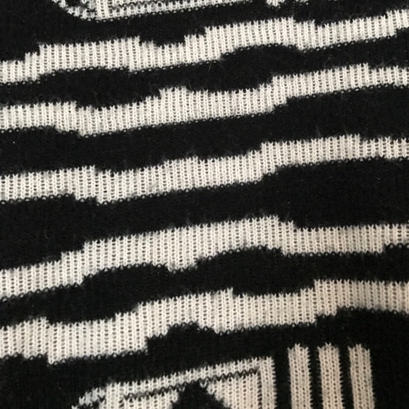 Open front Aztec print sweater - Picture 4 of 4