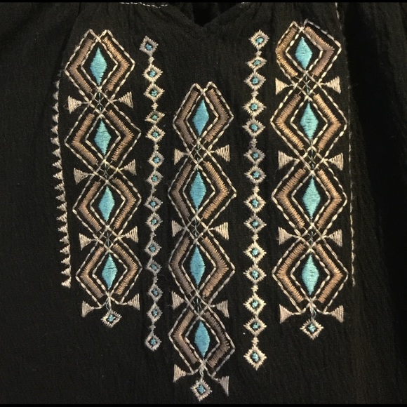 Black peasant top with nice design - Picture 2 of 3