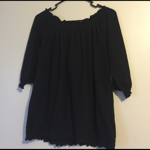 Black peasant top with nice design - Picture 3 of 3