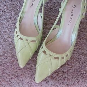Barely worn green pumps