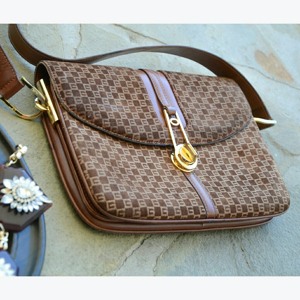 GUCCI . Brown vintage logo shoulder bag