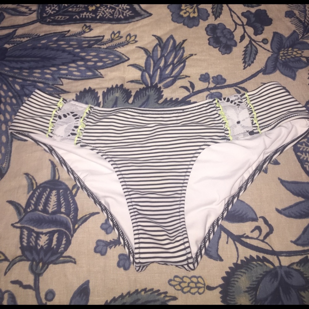 Victoria secret swim suit!! Barley worn💦🐬💞