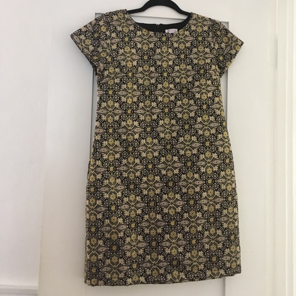 Cute metallic detailed dress!