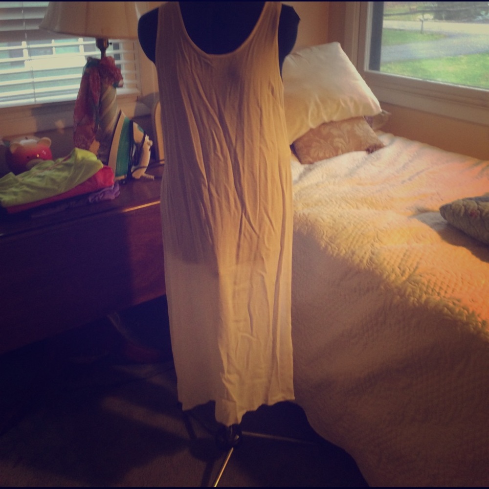 White chiffon long sleeveless tunic