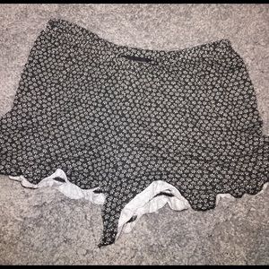 black and white flower flowy shorts!!!🖤🌺