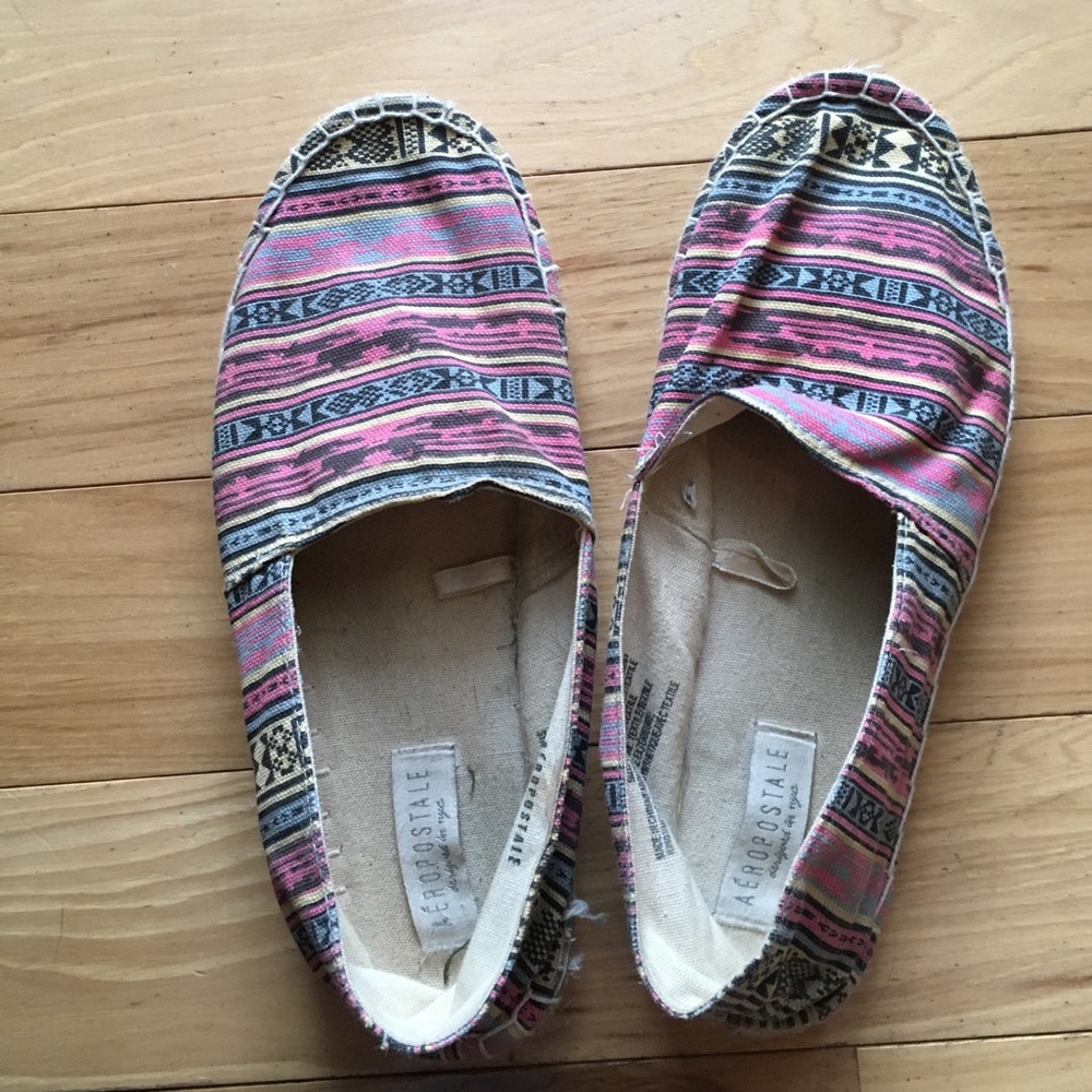 Aeropostale slip on colorful designed flats